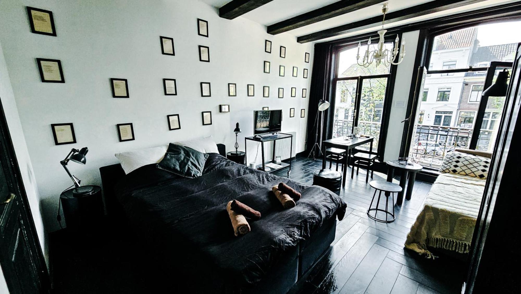 The Black Beauty Private Studio With Canal View From 1799 Amsterdam Extérieur photo