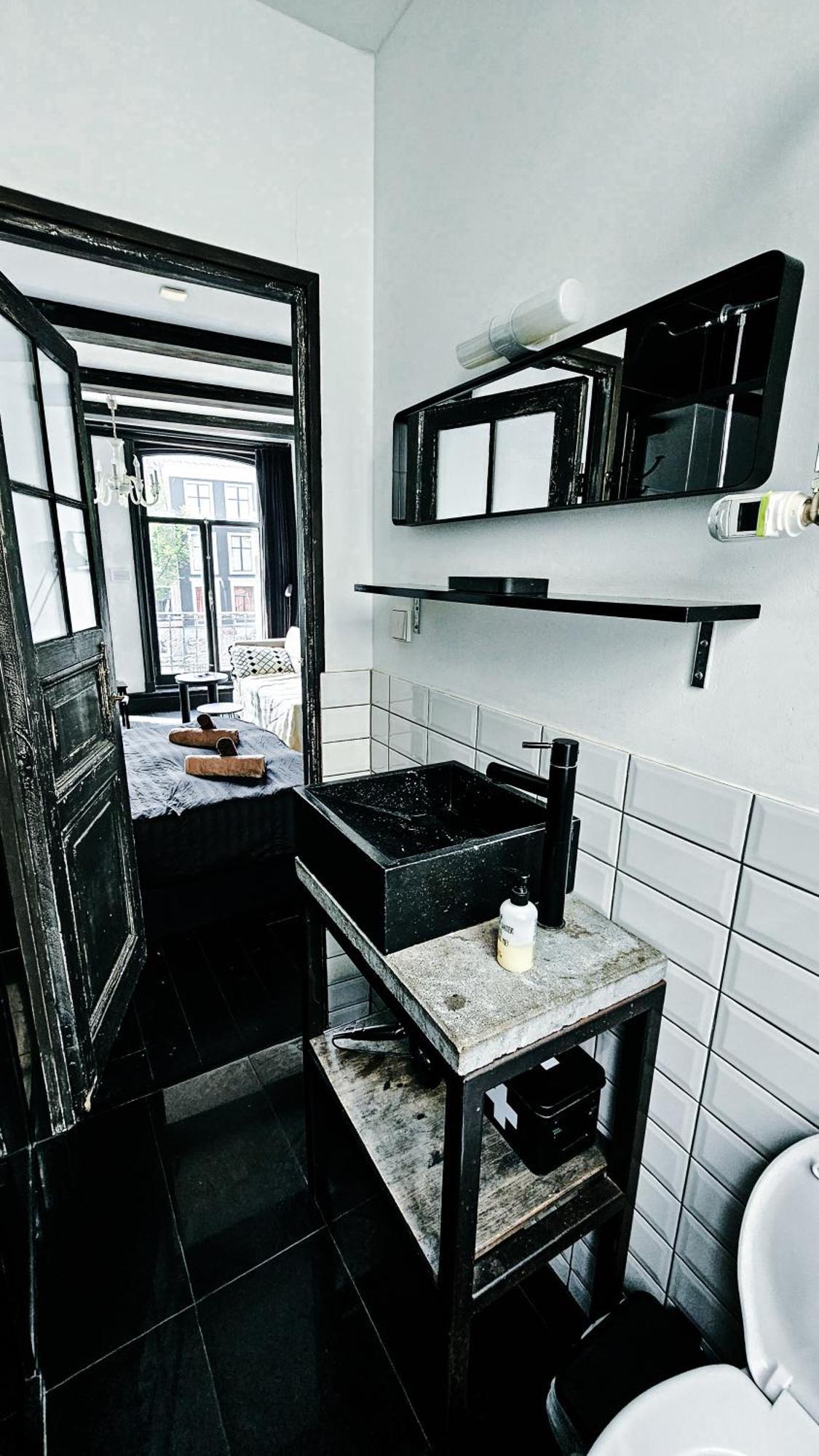 The Black Beauty Private Studio With Canal View From 1799 Amsterdam Extérieur photo